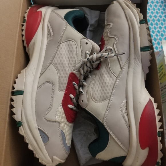 Running shoes - Picture 2 of 4